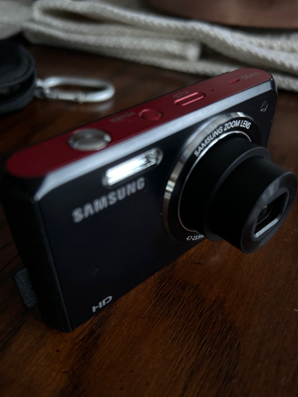 Samsung DV50 Digital Camera with Black Case and Charger - Picture 6 of 6